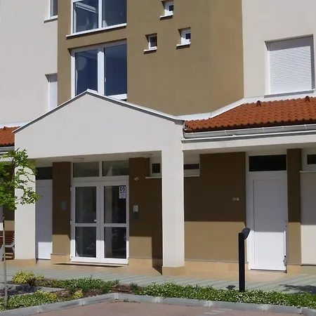 Διαμέρισμα Nice Holiday Apartman