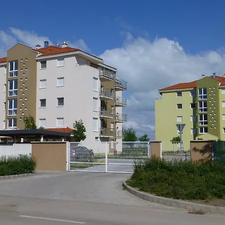 Διαμέρισμα Nice Holiday Apartman *